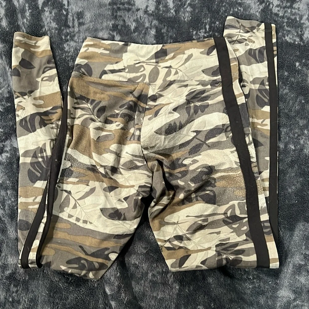 [Express] Camo Leggings - Picture 2 of 2